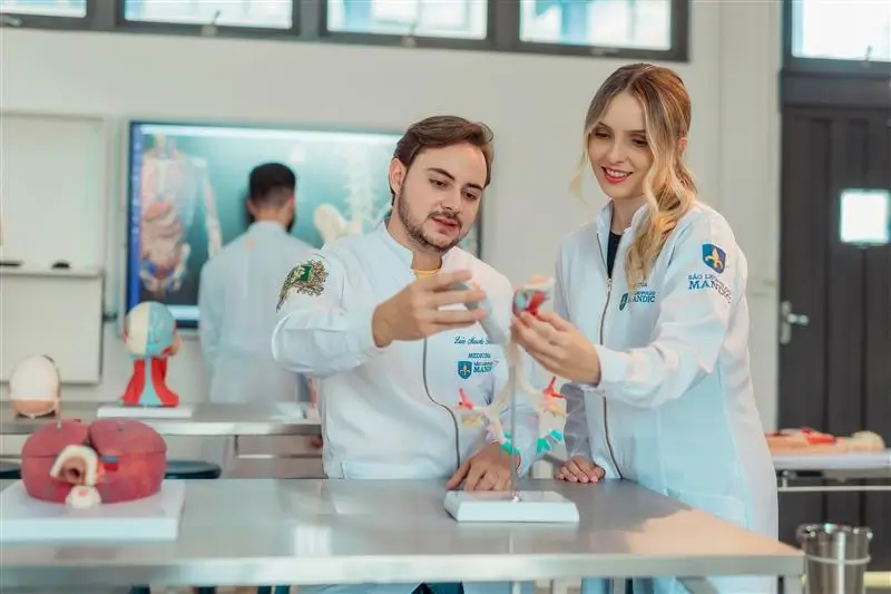 sao-leopoldo-mandic-limeira-faculdade-de-medicina-programa-de-estagio-de-ferias-amplia-a-vivencia-pratica-dos-estudantes-e-reforca-a-integracao-entre-instituicoes-de-ensino-medico